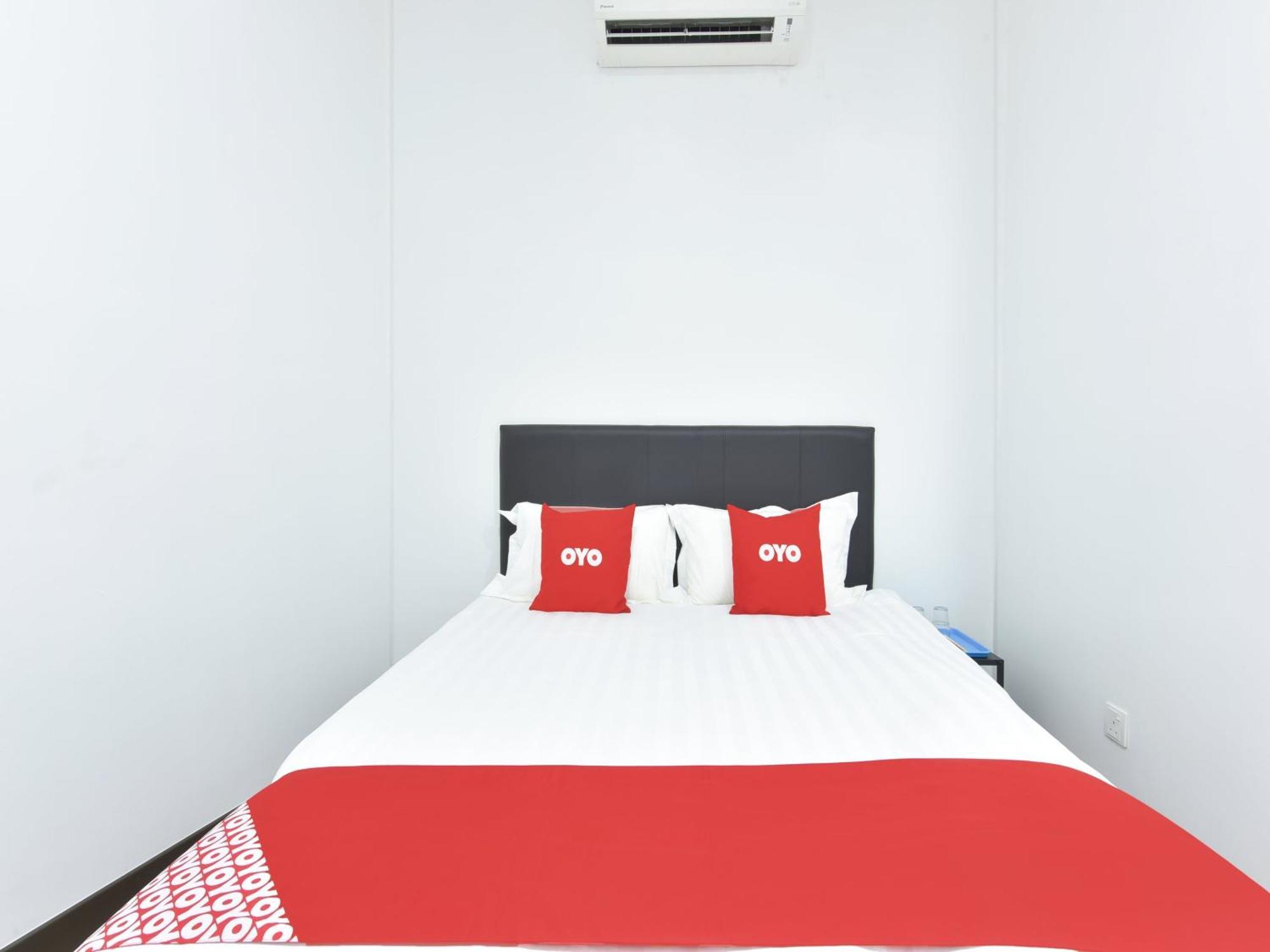 Oyo 90869 Hotel Madeena Inn 雪邦 外观 照片