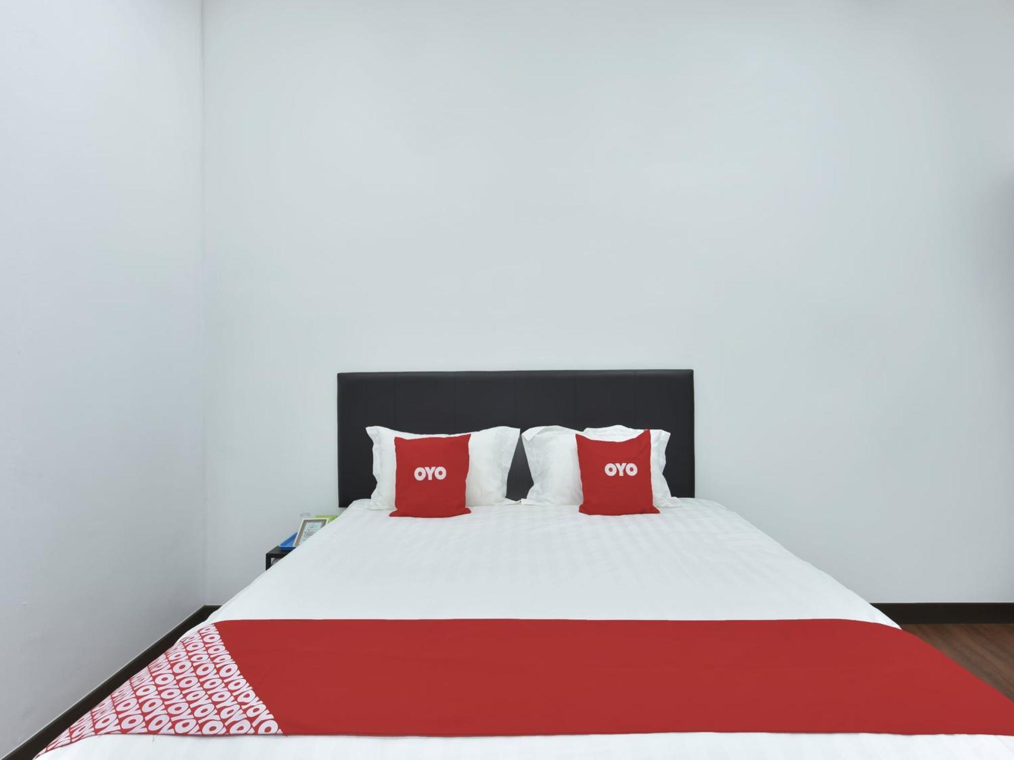 Oyo 90869 Hotel Madeena Inn 雪邦 外观 照片