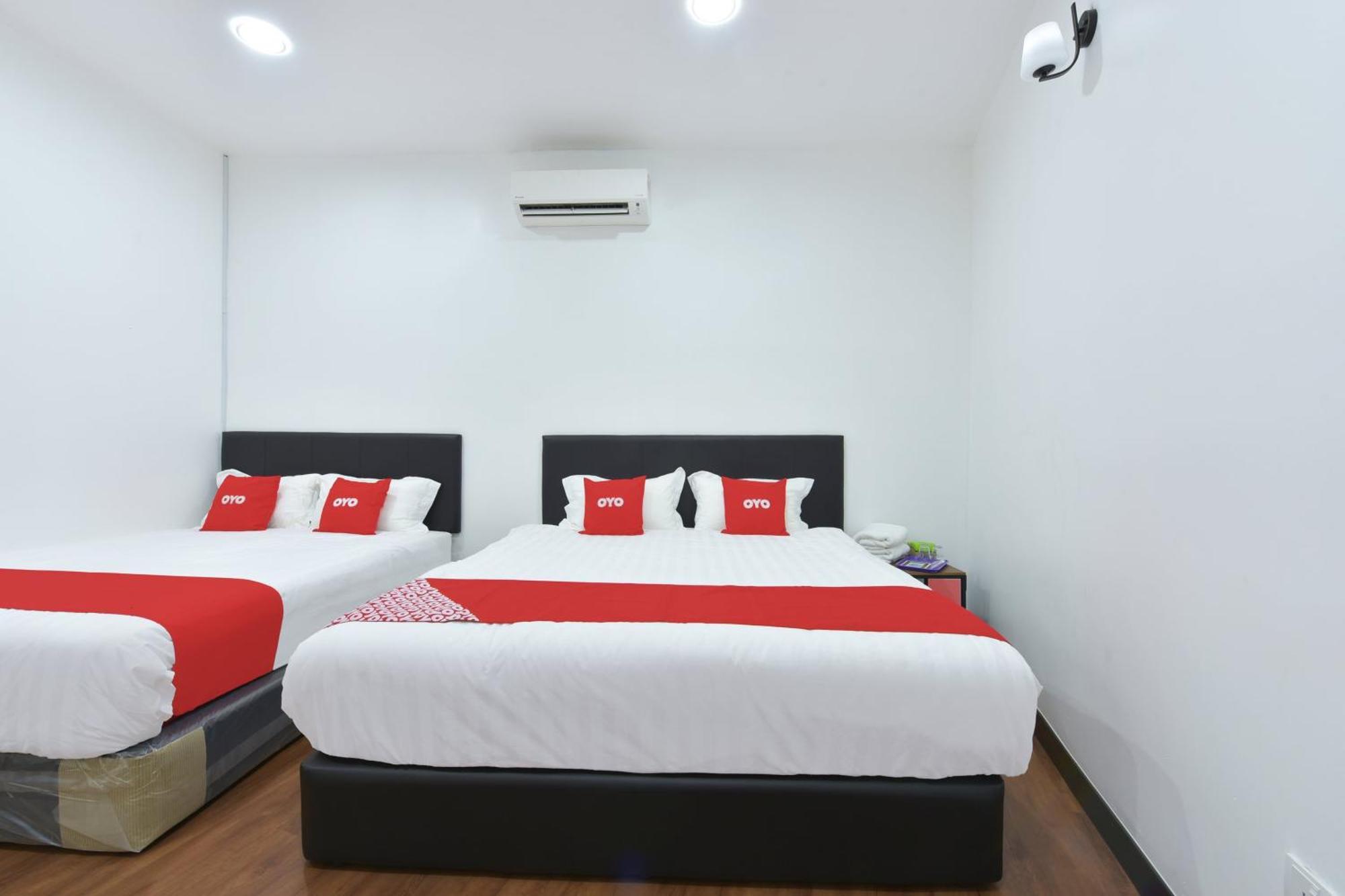 Oyo 90869 Hotel Madeena Inn 雪邦 外观 照片