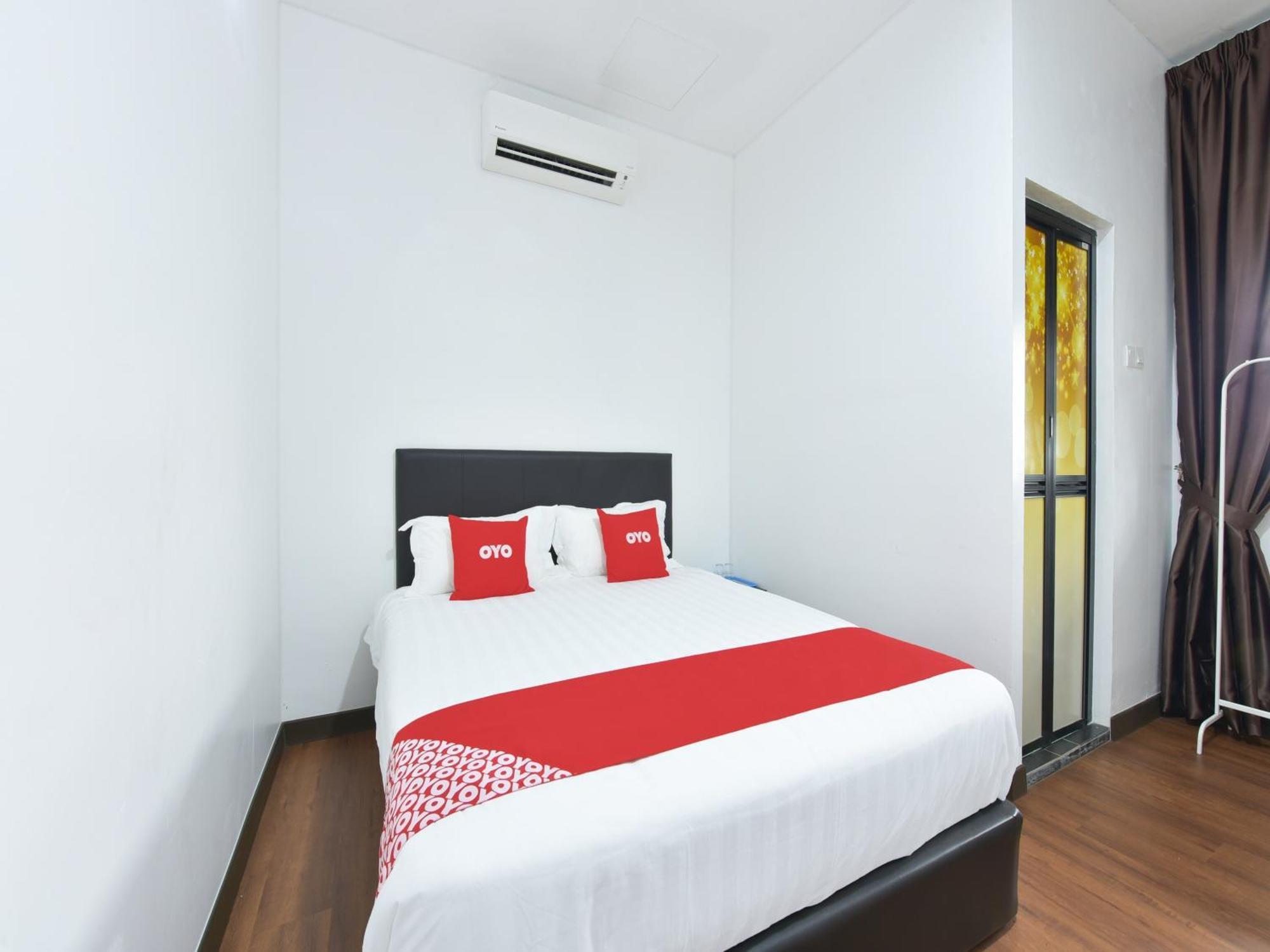 Oyo 90869 Hotel Madeena Inn 雪邦 外观 照片