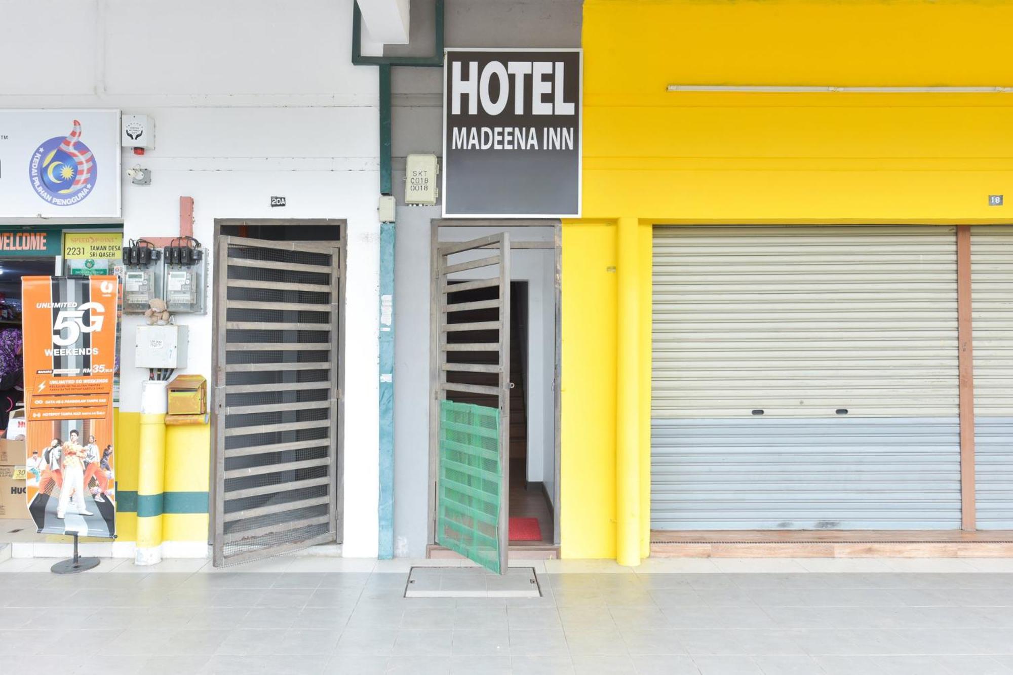 Oyo 90869 Hotel Madeena Inn 雪邦 外观 照片