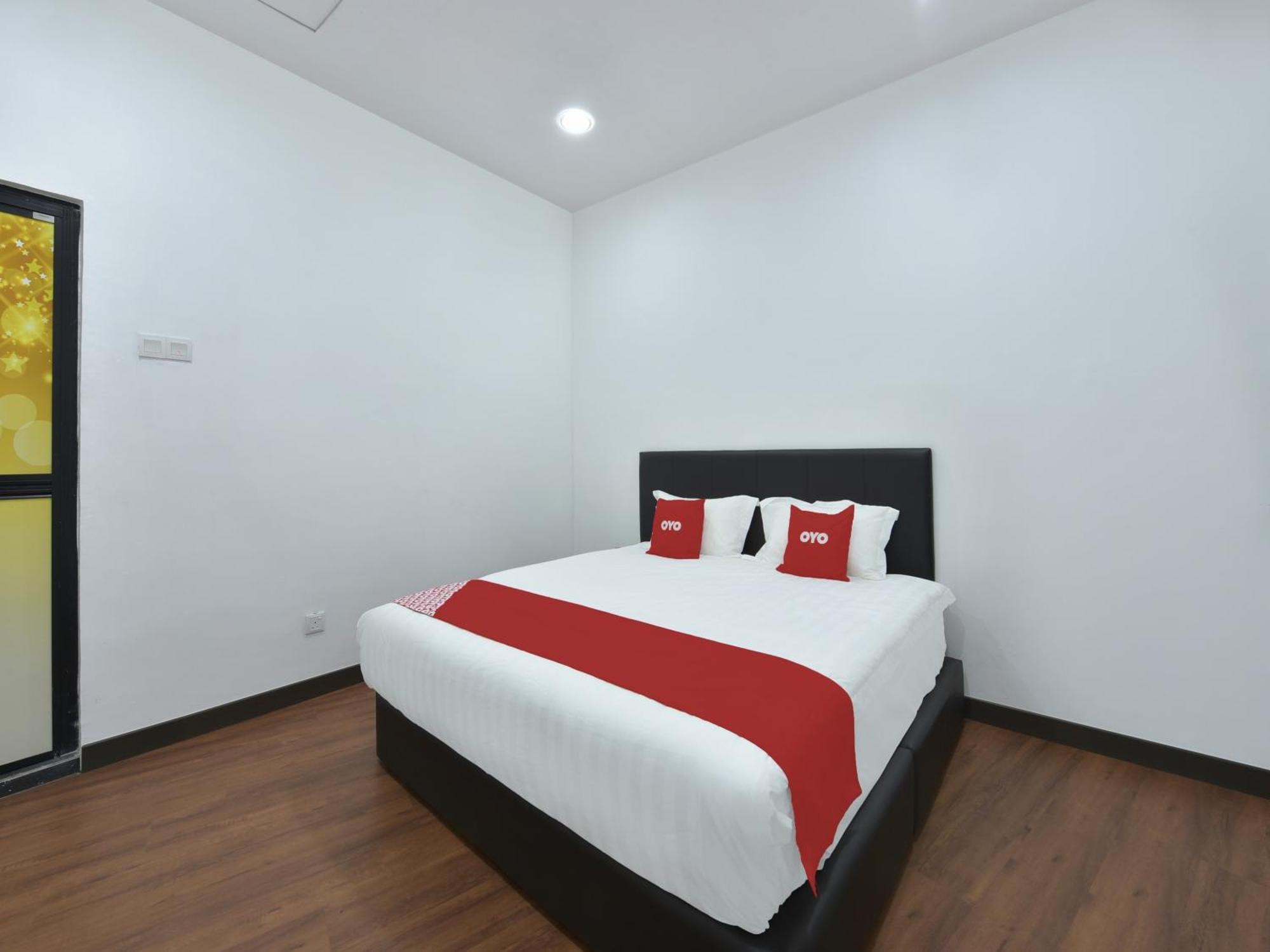 Oyo 90869 Hotel Madeena Inn 雪邦 外观 照片