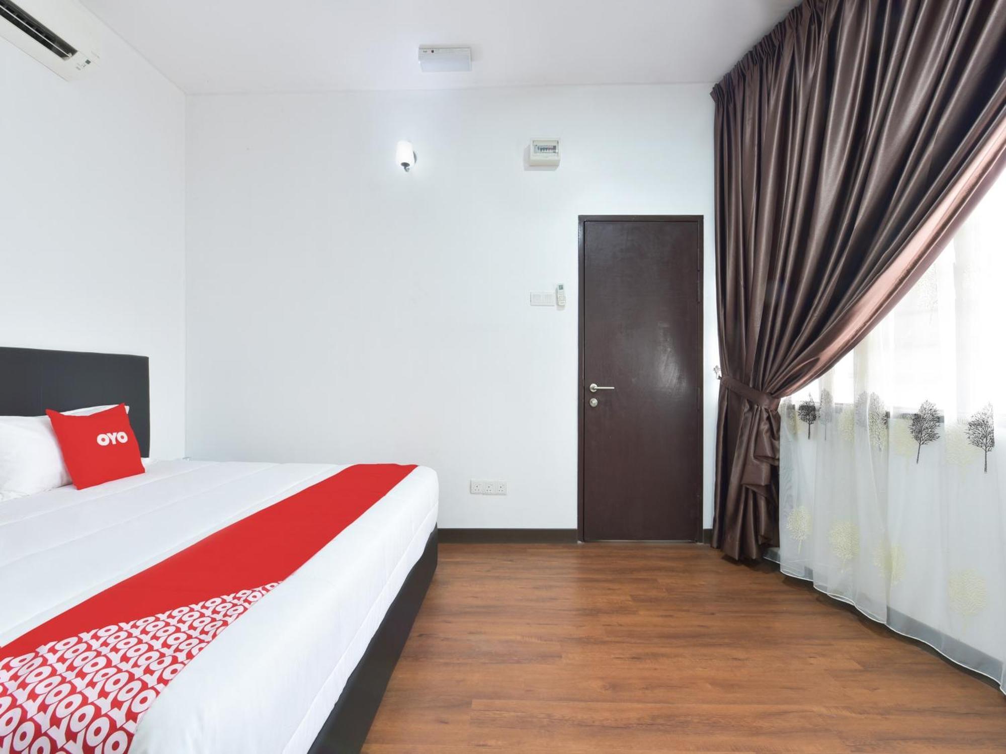 Oyo 90869 Hotel Madeena Inn 雪邦 外观 照片