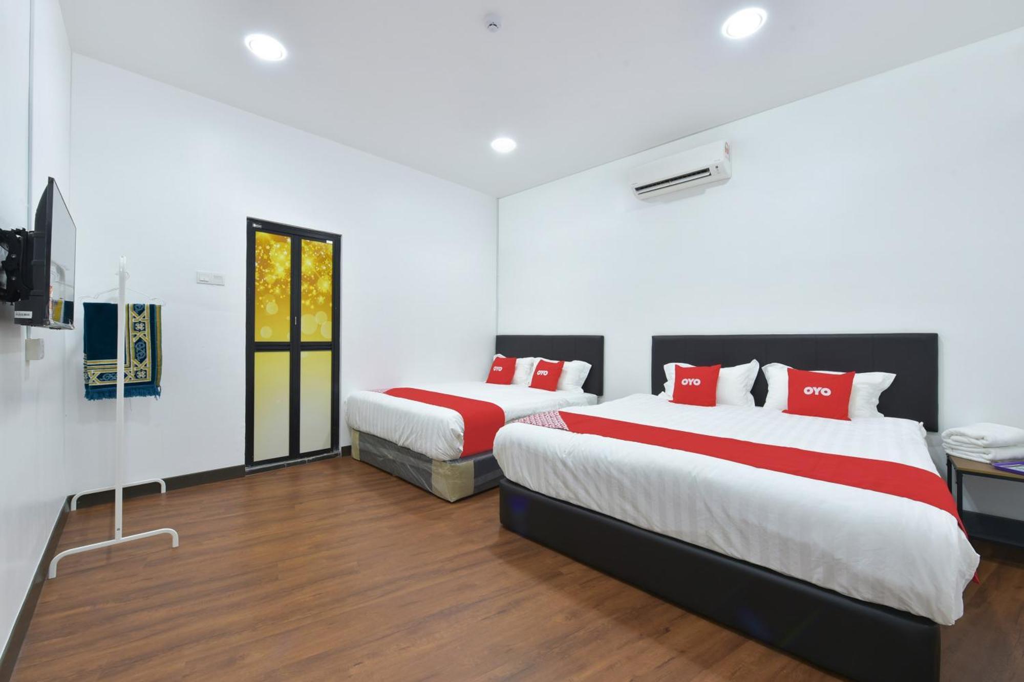 Oyo 90869 Hotel Madeena Inn 雪邦 外观 照片